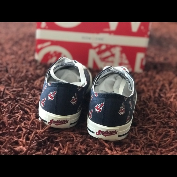 Unisex Cleveland Indians Row One Shoes - Picture 5 of 8